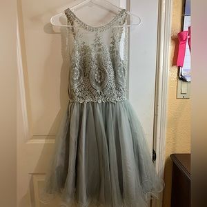 Grey mini fifteen dama dress.